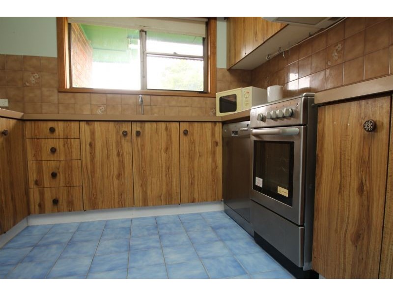 2/4 Clarence, Loch VIC 3945