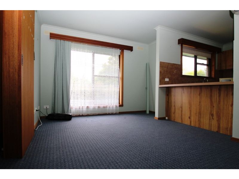 2/4 Clarence, Loch VIC 3945