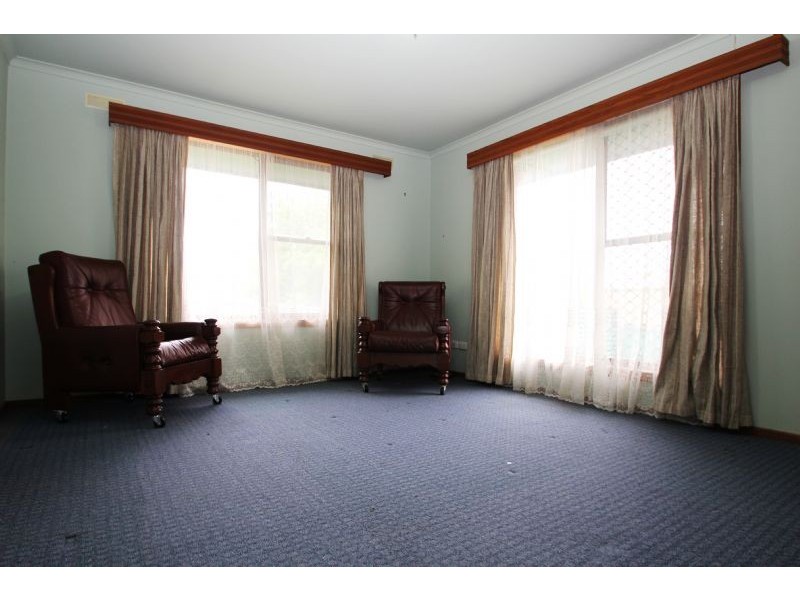 2/4 Clarence, Loch VIC 3945