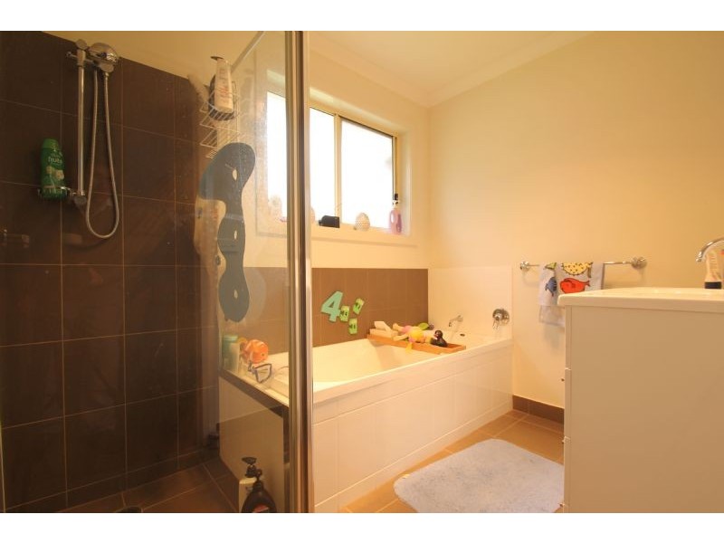 18 Laura Grove, Leongatha VIC 3953