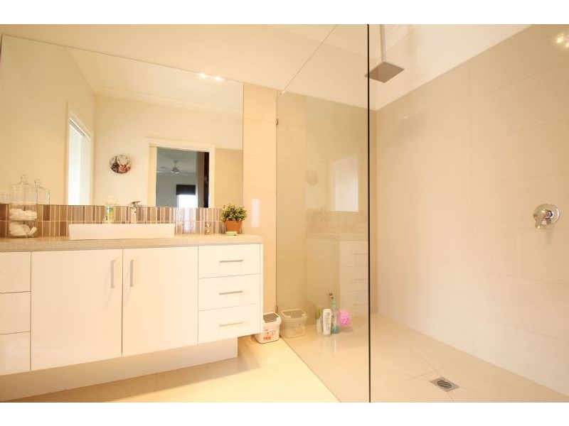 4 Burrows Way, Leongatha VIC 3953