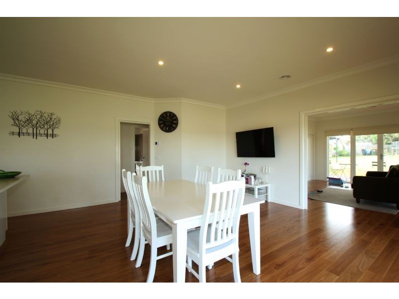 4 Burrows Way, Leongatha VIC 3953