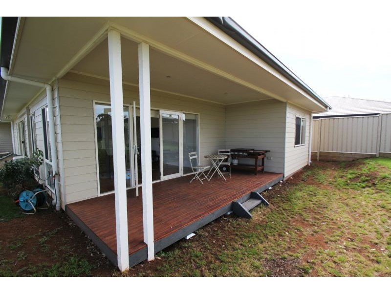 4 Burrows Way, Leongatha VIC 3953