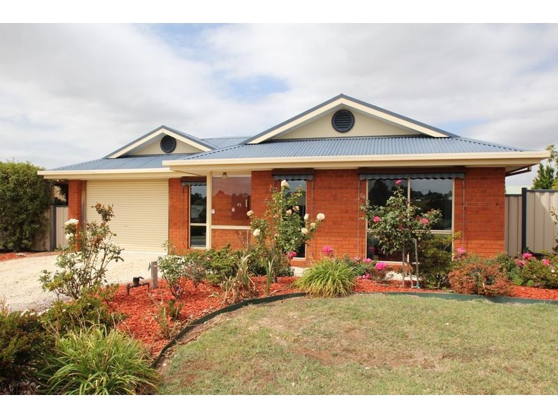 45 Chamberlain Drive, Leongatha VIC 3953