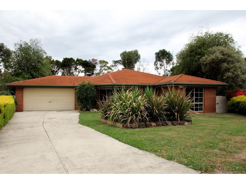 12 Clinton Court, Leongatha VIC 3953