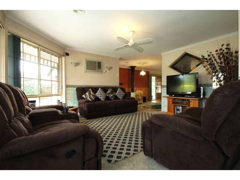 12 Clinton Court, Leongatha VIC 3953