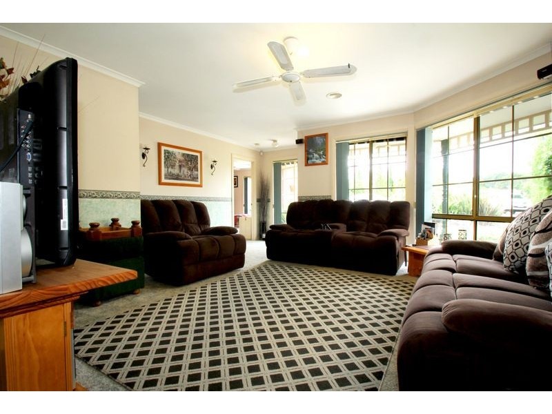 12 Clinton Court, Leongatha VIC 3953