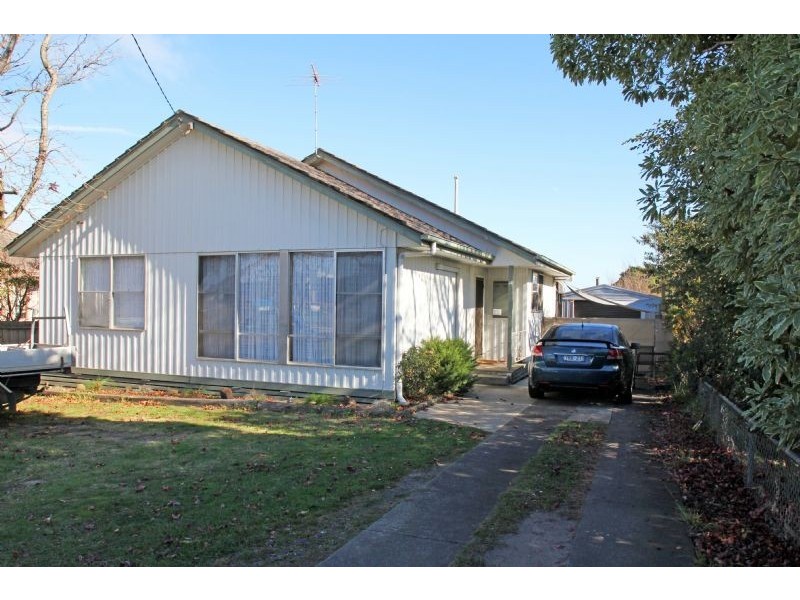 14 Sloan Avenue, Leongatha VIC 3953