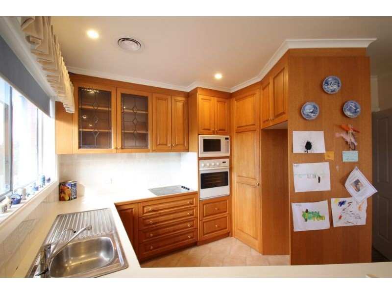 13 Blackmore Avenue, Leongatha VIC 3953