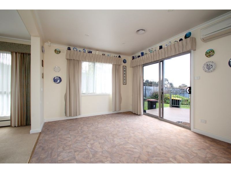 13 Blackmore Avenue, Leongatha VIC 3953