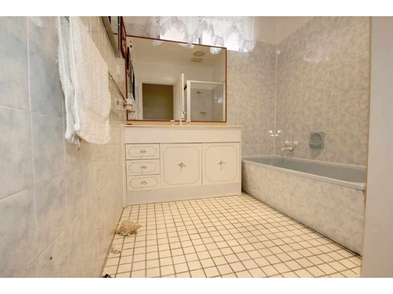 13 Blackmore Avenue, Leongatha VIC 3953