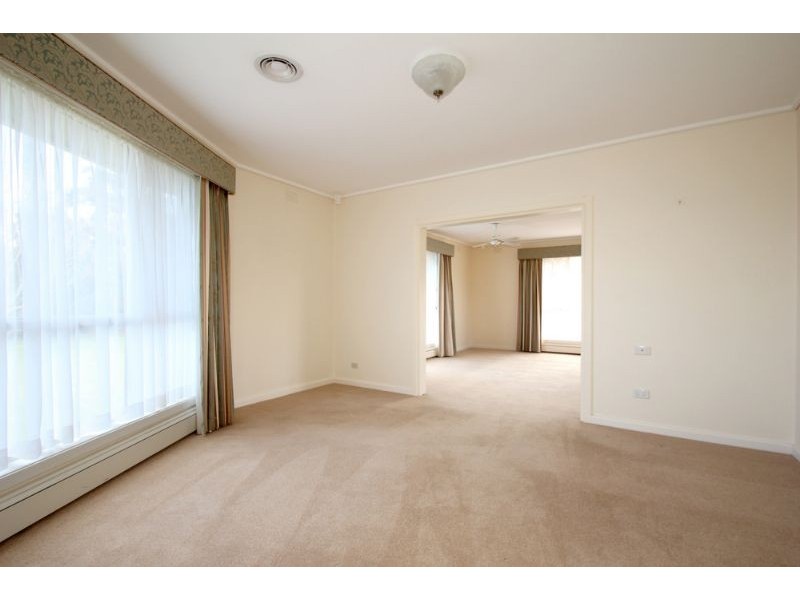 13 Blackmore Avenue, Leongatha VIC 3953