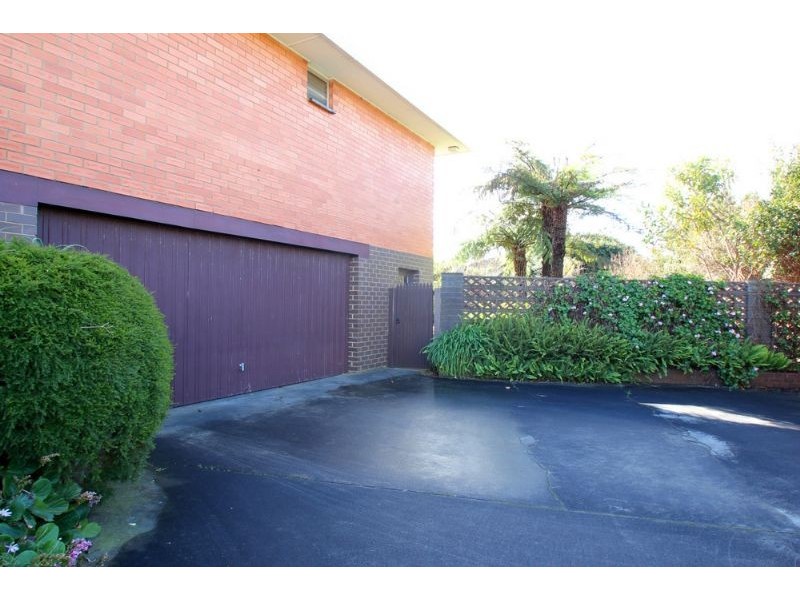 13 Blackmore Avenue, Leongatha VIC 3953