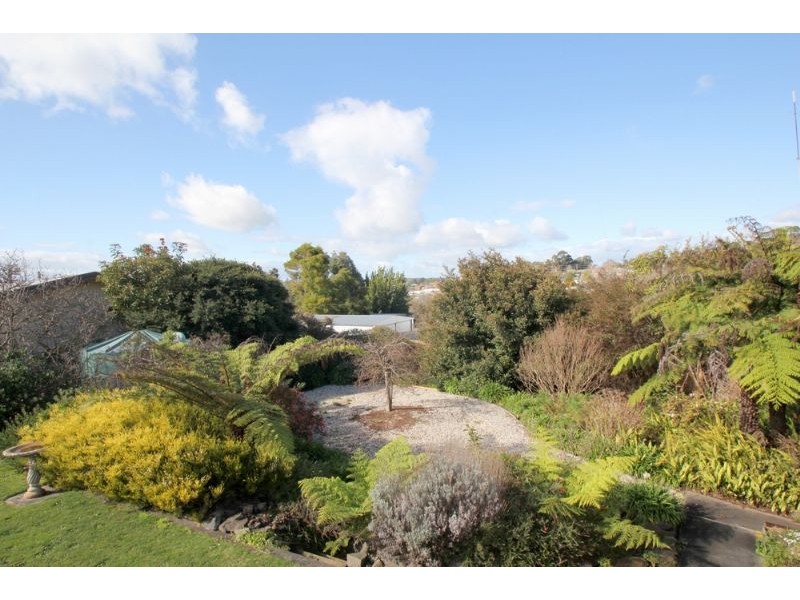 13 Blackmore Avenue, Leongatha VIC 3953