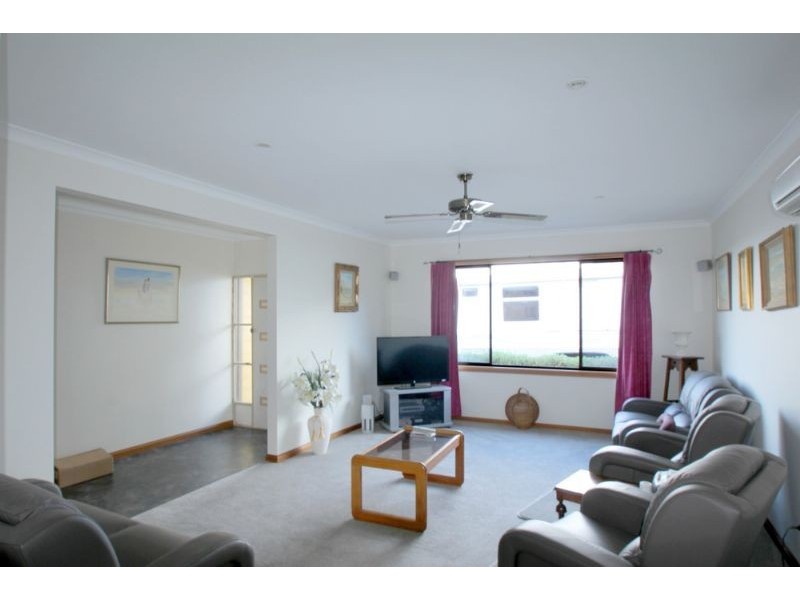 80 Pitt, Hallston VIC 3953