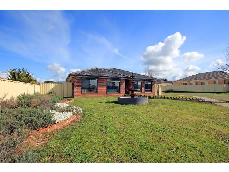 16 Carr Avenue, Leongatha VIC 3953