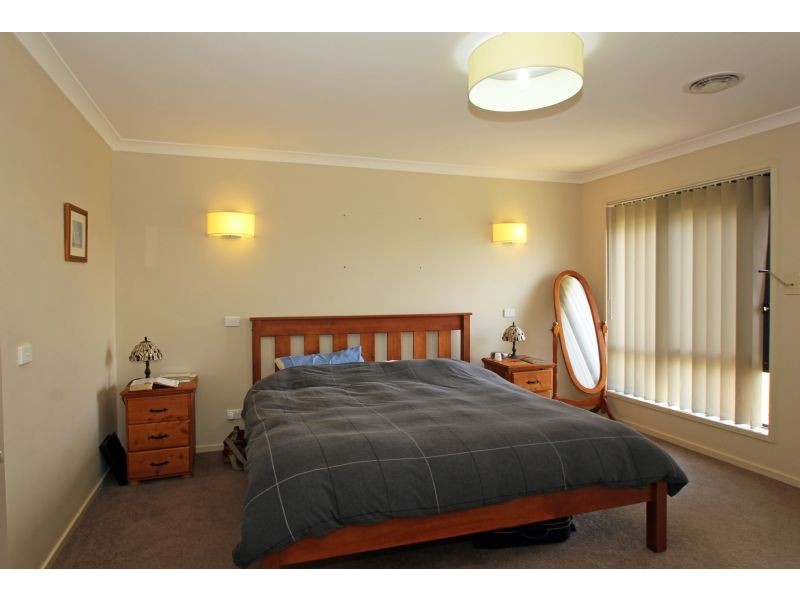 16 Carr Avenue, Leongatha VIC 3953