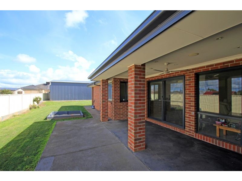 16 Carr Avenue, Leongatha VIC 3953