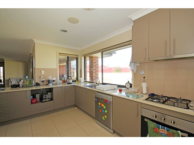 16 Carr Avenue, Leongatha VIC 3953