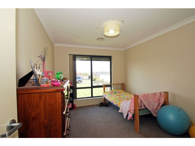 16 Carr Avenue, Leongatha VIC 3953