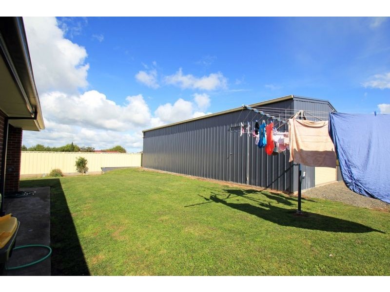 16 Carr Avenue, Leongatha VIC 3953