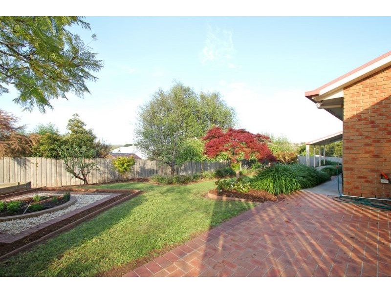 2 Eden Cresent, Leongatha VIC 3953