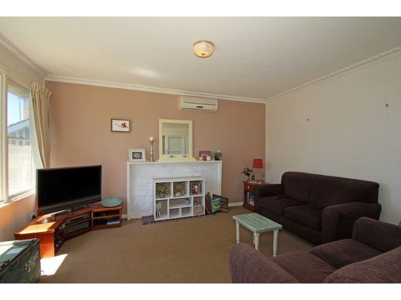 16 Blackmore AVENUE, Leongatha VIC 3953