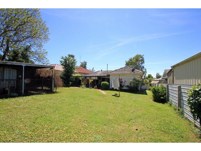 16 Blackmore AVENUE, Leongatha VIC 3953