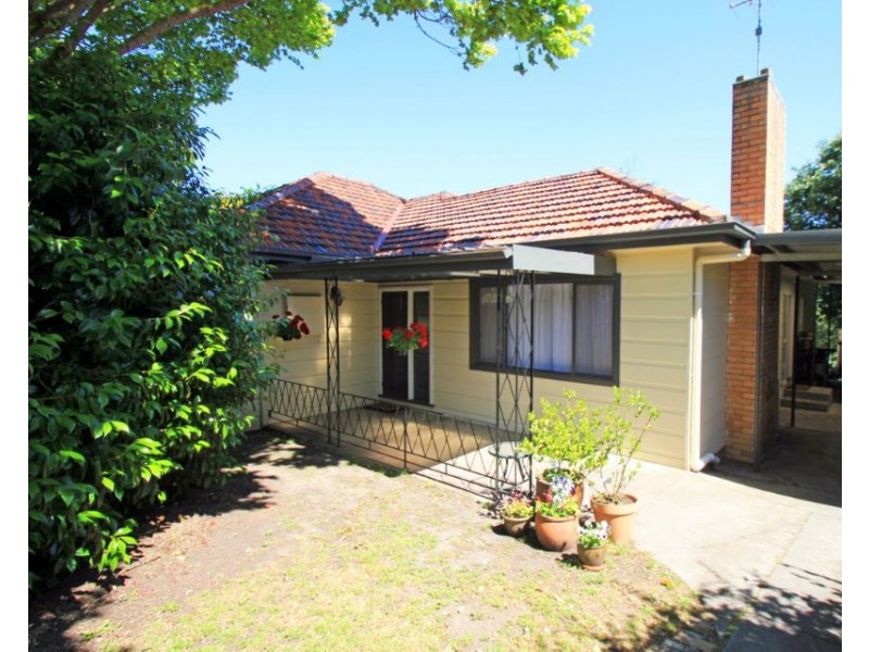 11 Jeffrey Street, Leongatha VIC 3953