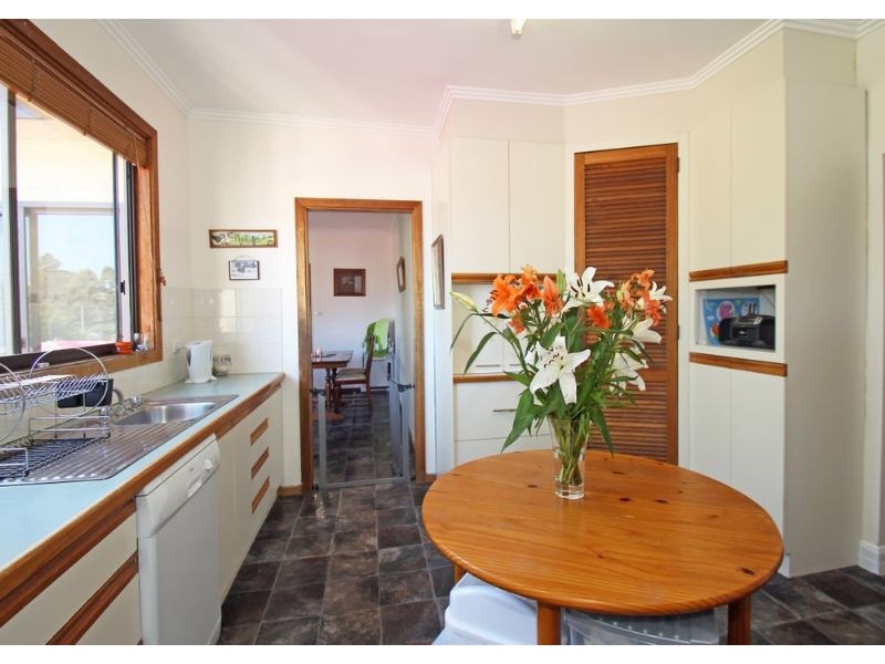11 Jeffrey Street, Leongatha VIC 3953