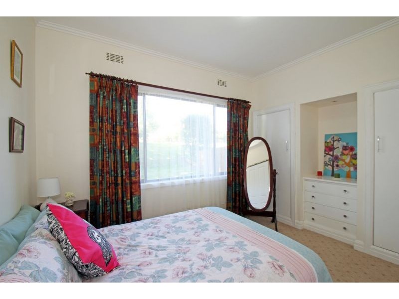 11 Jeffrey Street, Leongatha VIC 3953