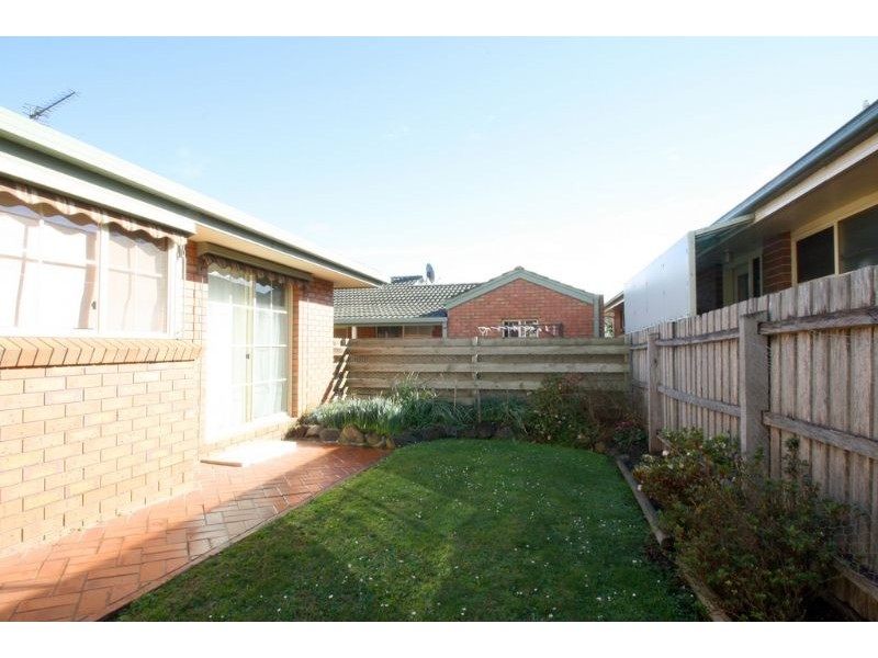 2/18 Clinton Court, Leongatha VIC 3953
