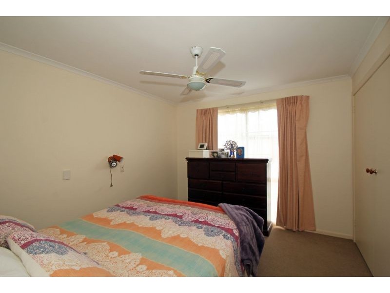 2/18 Clinton Court, Leongatha VIC 3953