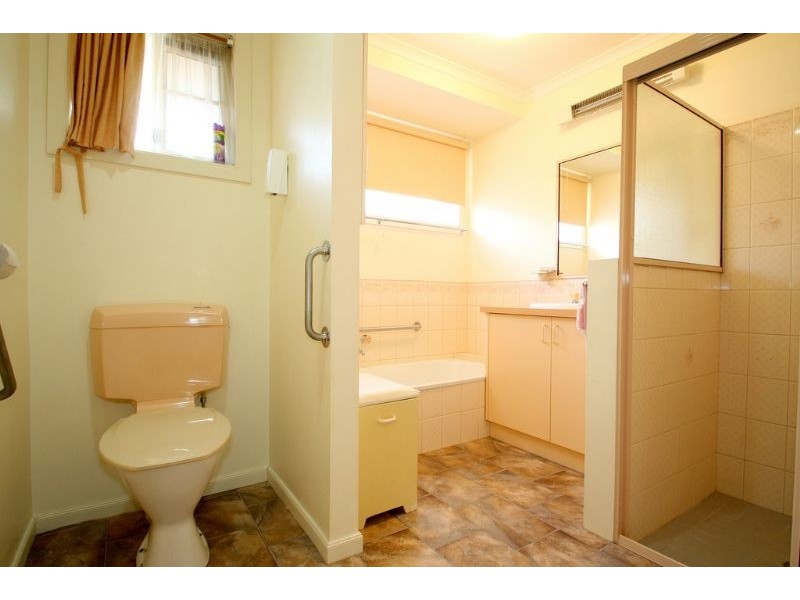 2/18 Clinton Court, Leongatha VIC 3953
