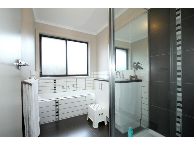 9 Eccles Way, Leongatha VIC 3953