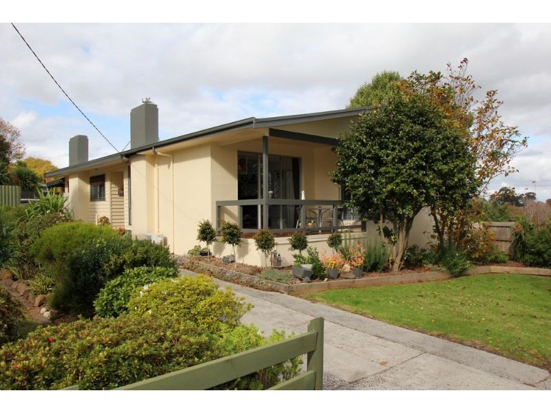 11 Blackmore Avenue, Leongatha VIC 3953