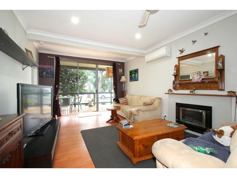 11 Blackmore Avenue, Leongatha VIC 3953