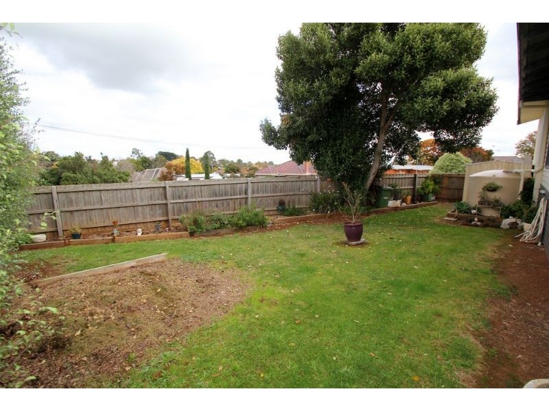11 Blackmore Avenue, Leongatha VIC 3953