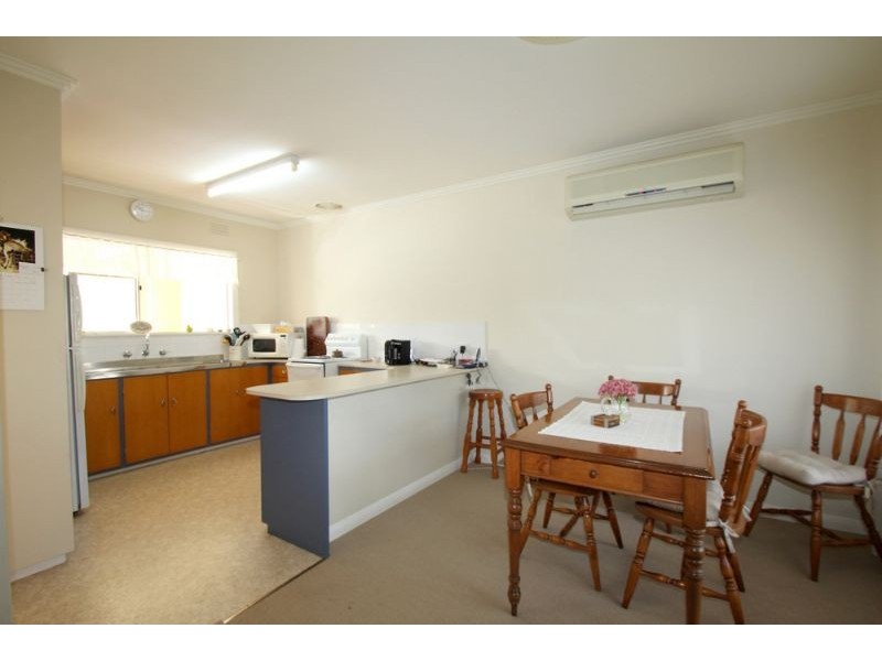 33 Blackmore Avenue, Leongatha VIC 3953