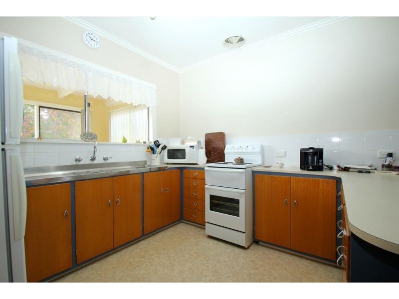 33 Blackmore Avenue, Leongatha VIC 3953