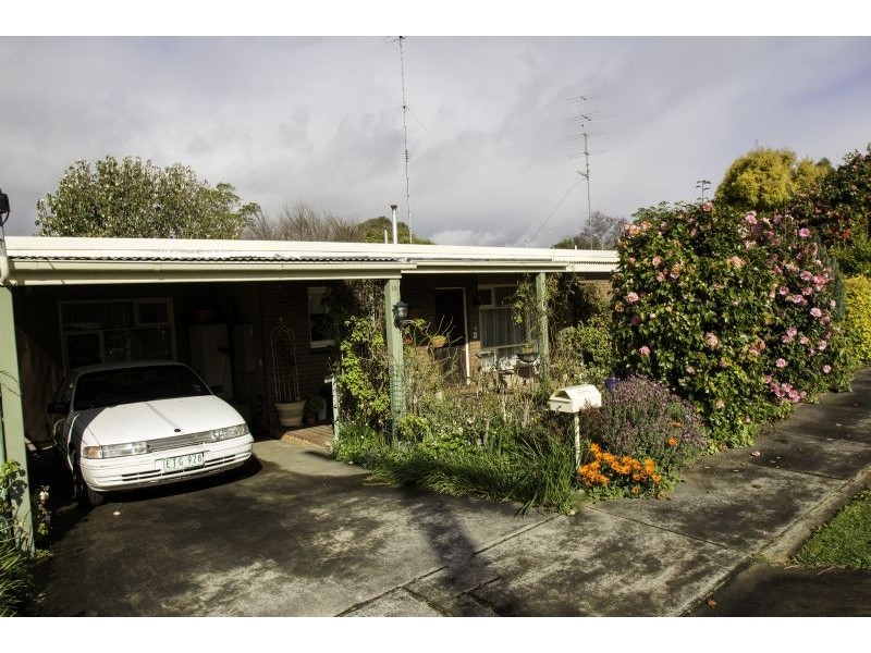 15 Blair Crescent, Leongatha VIC 3953