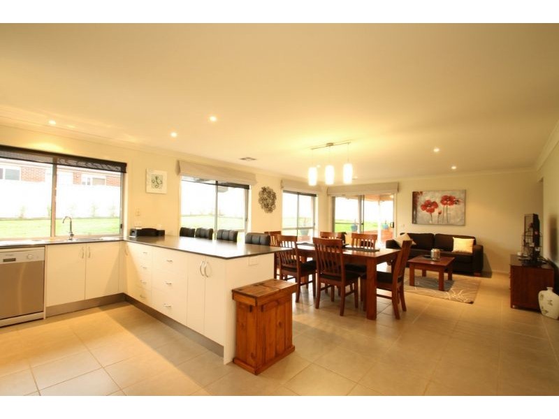 16 Gibson Street, Leongatha VIC 3953