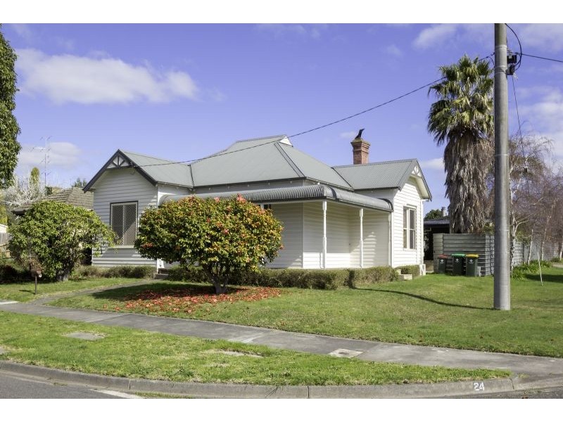 24 Roughead Street, Leongatha VIC 3953
