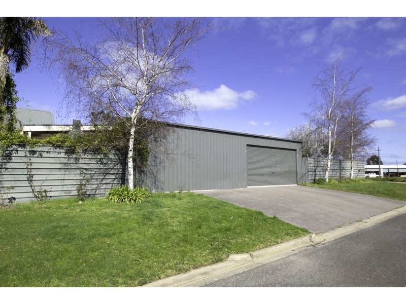 24 Roughead Street, Leongatha VIC 3953