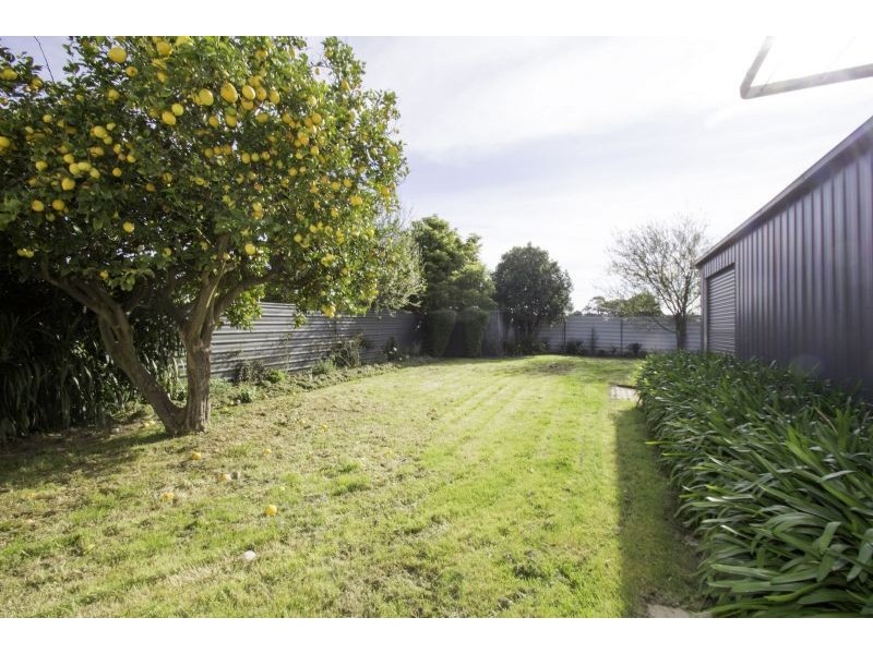 24 Roughead Street, Leongatha VIC 3953