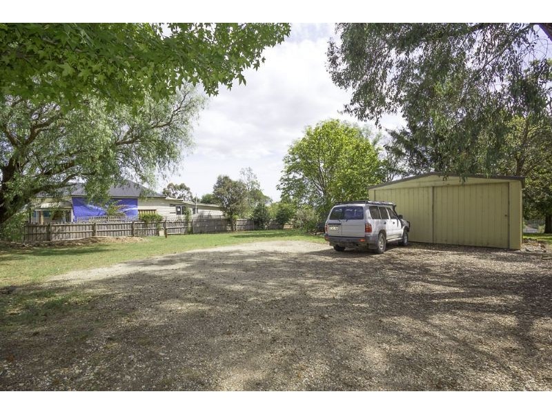 27 Ritchie Street, Leongatha VIC 3953