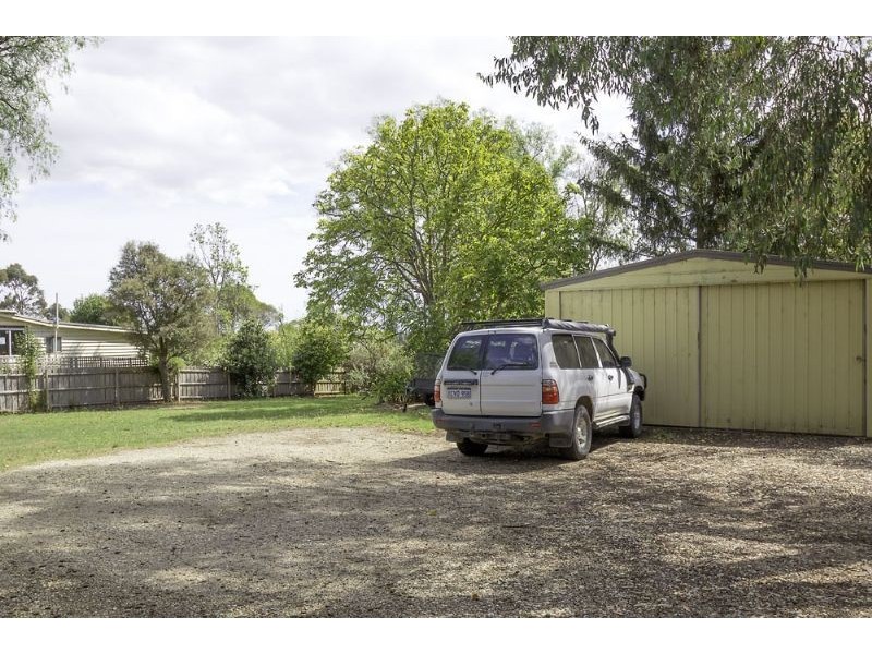27 Ritchie Street, Leongatha VIC 3953
