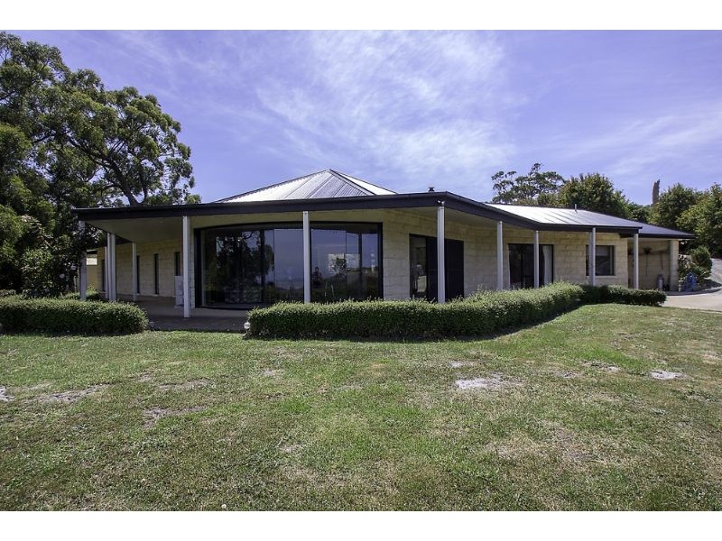 195 Savages Road, Fish Creek VIC 3959