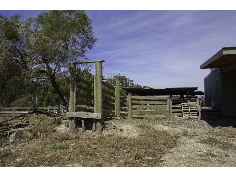 195 Savages Road, Fish Creek VIC 3959