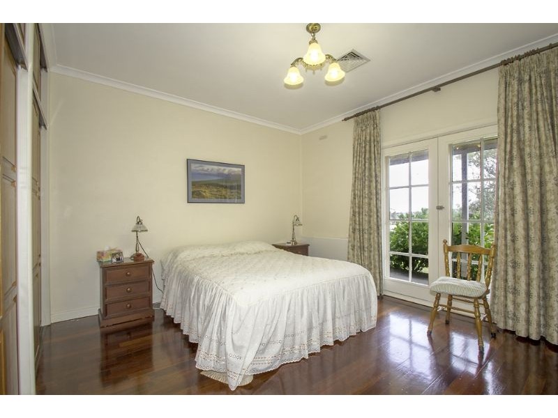 225 Bartons Road, Buffalo VIC 3958